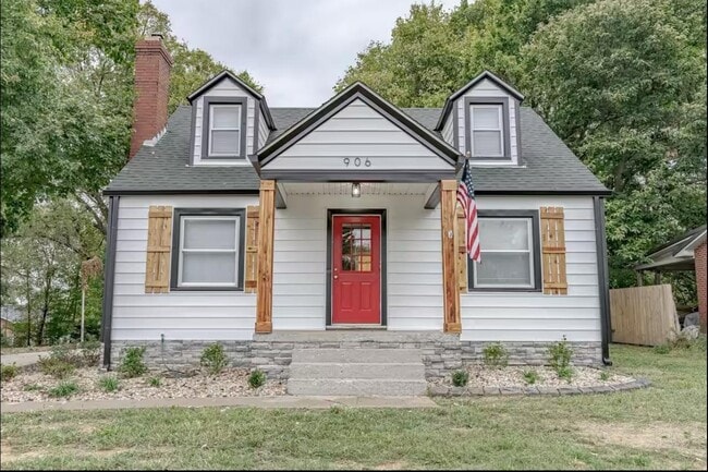 Building Photo - 906 North Main Street