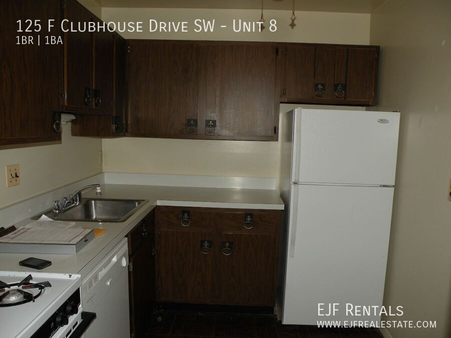 Photo - 125 Clubhouse Dr SW Unit 8