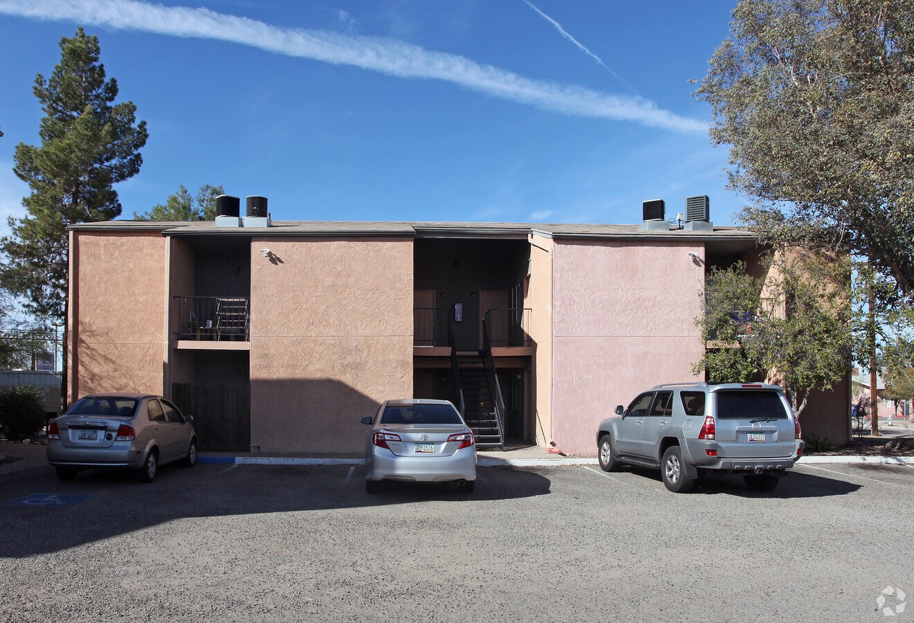 Pepper Tree Apartments - Pepper Tree Apartments