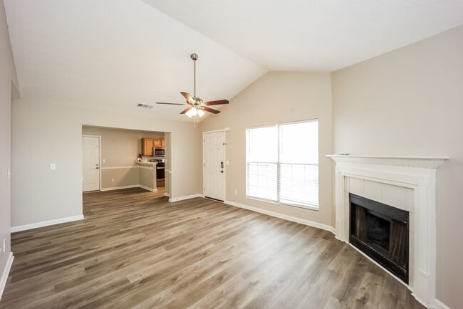 Photo - 220 Willow Springs Dr