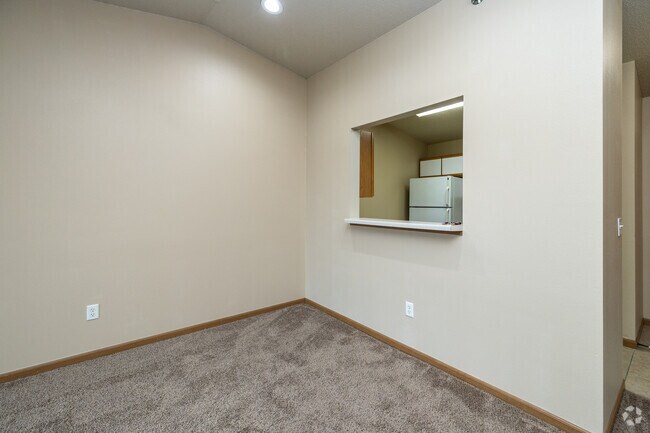 1BR, 1BA - 720SF - Dining Area