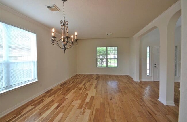 Building Photo - 2110 Banfield Ct
