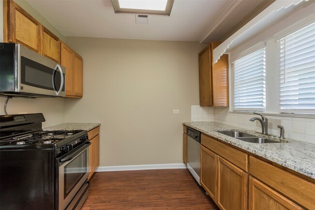 Photo - 730 E 8th St