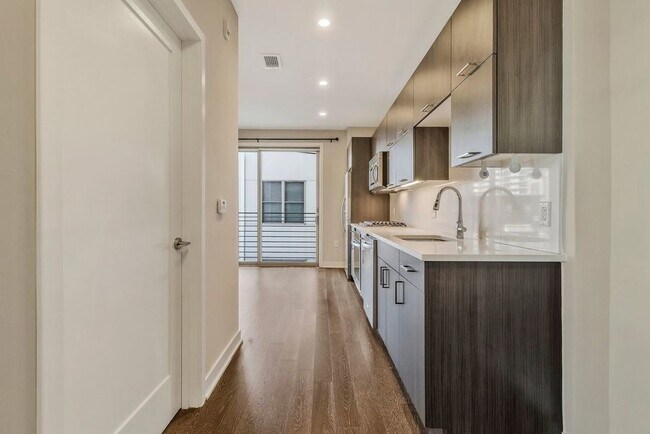 Building Photo - 1350 Maryland Ave NE