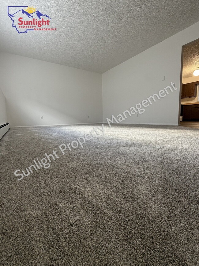Photo - 2 Bed / 1 Bath Apartment – Laurel Montana Unit 4