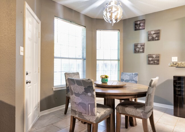 Photo - 9805 Cliffside Dr