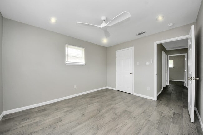 Building Photo - 5435 Pardee St Unit 20 Rental