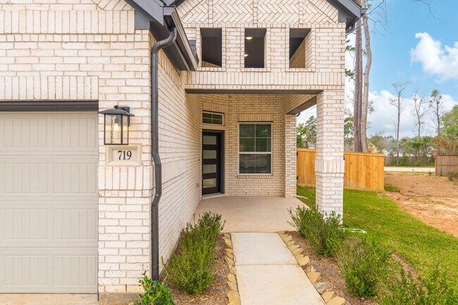 Photo - 719 Campbell Xing Ct