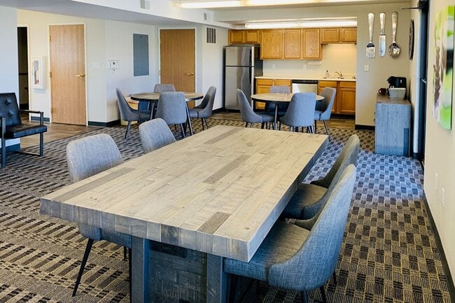 Building Photo - Pebble Creek Apartments