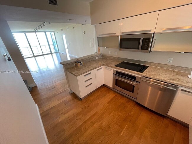 Photo - 601 NE 36th St Unidad 1209