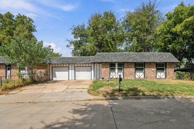 Building Photo - 3709 E 27th Pl