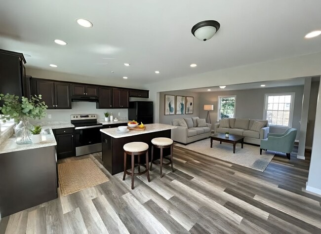 Building Photo - 3 bedroom 2.5 bathroom Townhome in Lancaster!