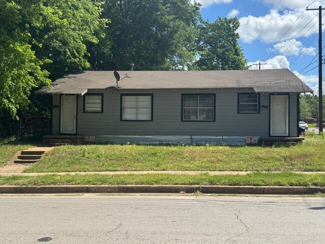 Building Photo - 2001 N Grand Ave