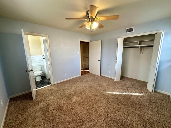 Photo - 5002 46th St