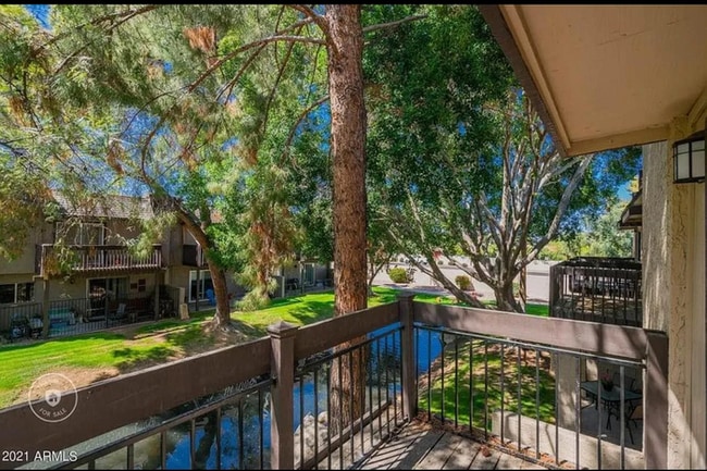 Building Photo - Stunning 3 bedroom, 2.5 bathroom Townhome ...