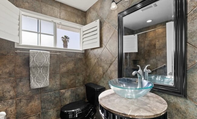 1322 E Elsmere Dr