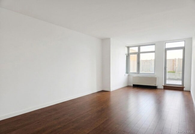 Photo - 40-28 College Point Blvd Unidad 805