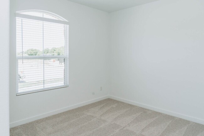 Photo - 2105 Martins Pond Rd