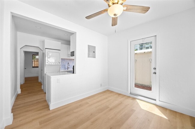 Photo - 412 SE 16th St Unit 6