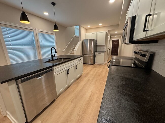 Building Photo - 1234-1236-1236 Summit St Unit 1236 Summit St.