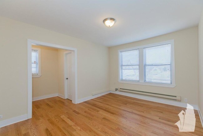 4546 N Damen Ave Unit 105