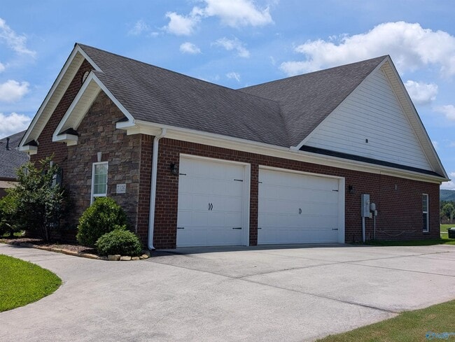 Photo - 7126 Weeping Willow Dr SE