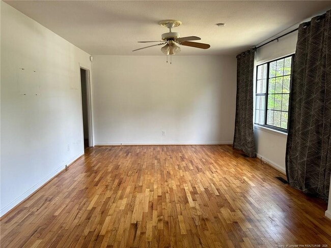 Photo - 4945 Redwood Dr