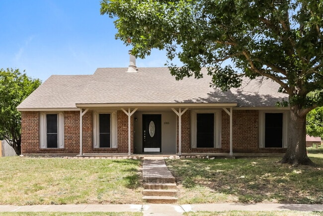 Building Photo - 1385 Southridge Dr