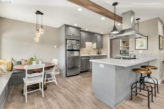 Photo - 3649 SW 52nd Pl Unidad Apt #A