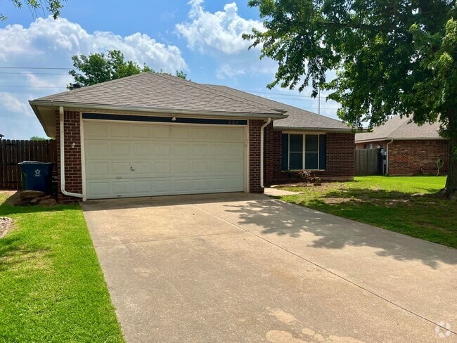 Building Photo - Spacious 3 bed 2 bath in Edmond! Rental