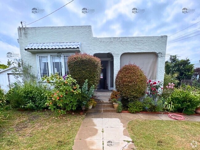 Building Photo - Single Story 2BD/1BA Home Minutes to the B...