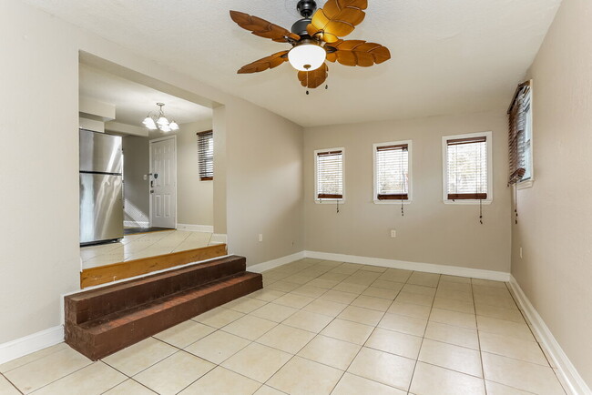 Photo - 1458 W 19th St