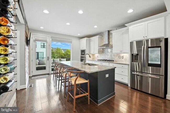 Photo - 610 Watermans Dr