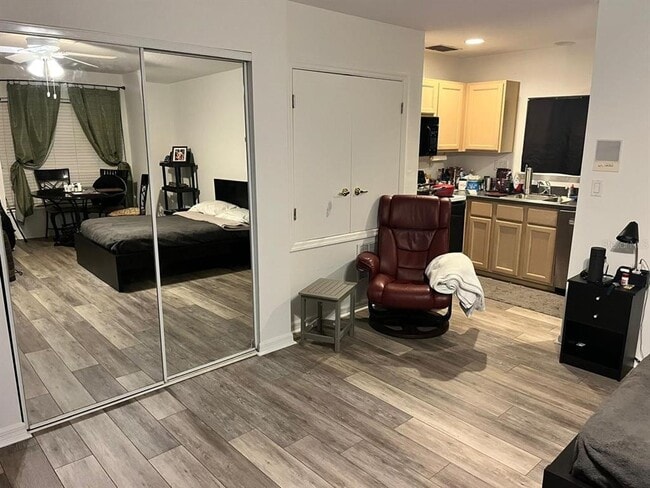 Photo - 418 Sycamore St Unit B2