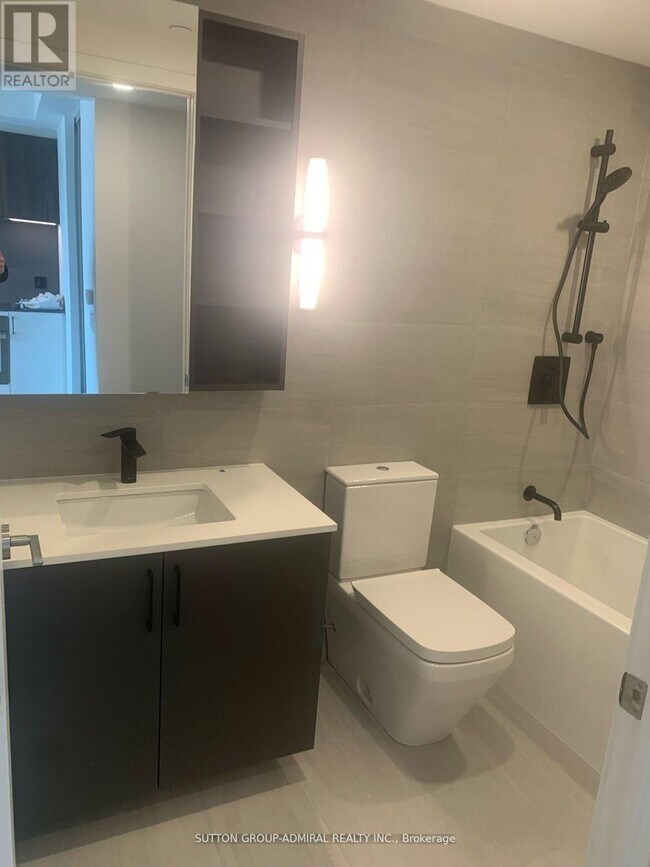 Photo - 689 The Queensway Unit 522