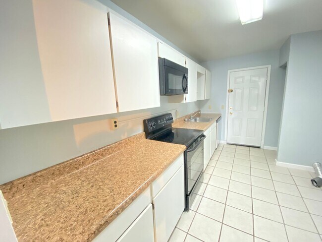 Photo - Just reduced!!! Ready to move in!! 3/2 Con... Unit 68