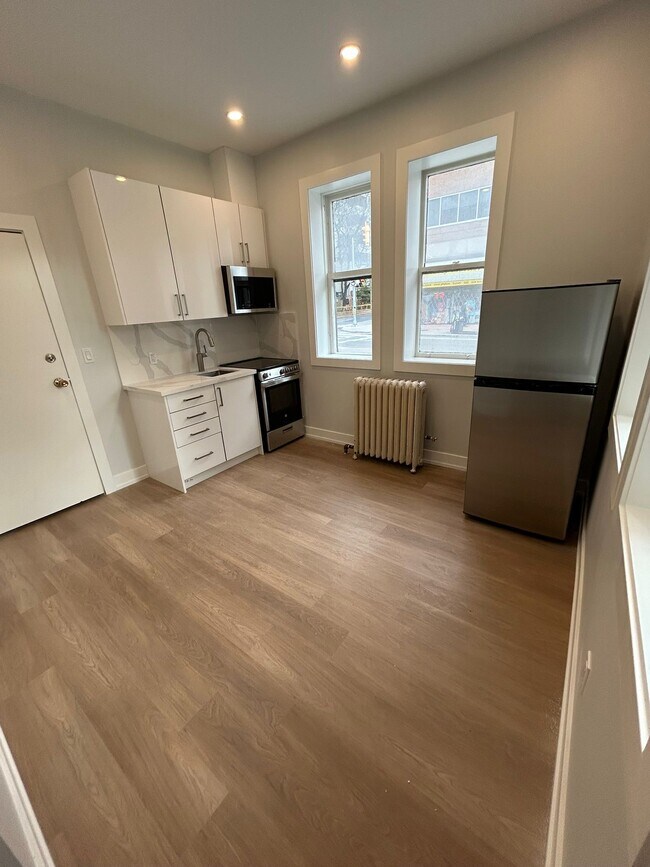 Photo - 592-596 Church St & 67-71 Gloucester St