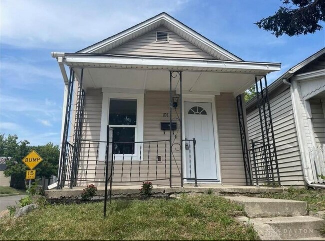 Photo - 101 N Irwin St House