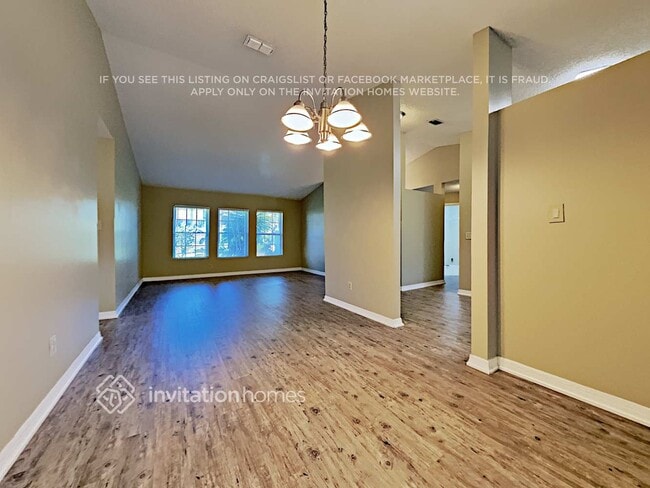 Photo - 439 Meander Dr N