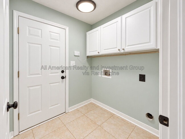 561 Rough Leaf Ln