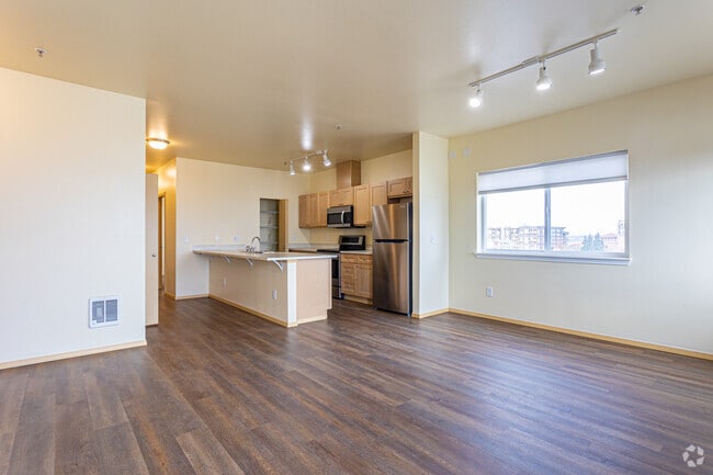 3BR, 2BA - 1022SF