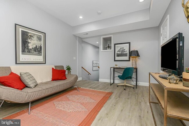 Photo - 1709 Bank St Townhome