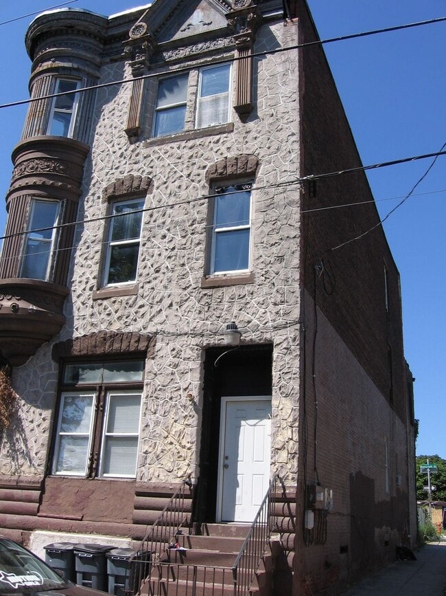 Building Photo - 3126 N 16th St Unit 3
