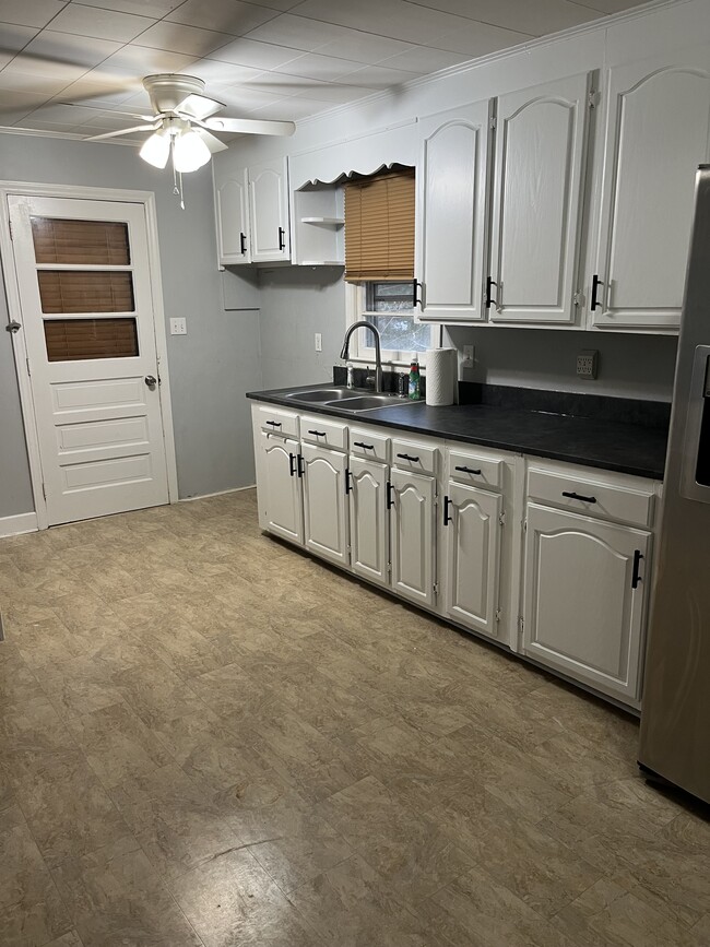 Photo - 824 Shirley Dr