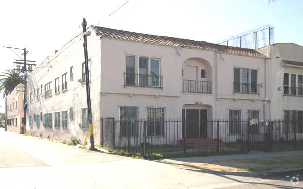 Building Photo - 1014 W 57th St Rental