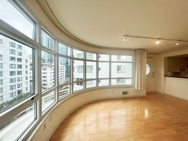 Photo - Excellent South Beach Location-1 Bed/1 Bat...