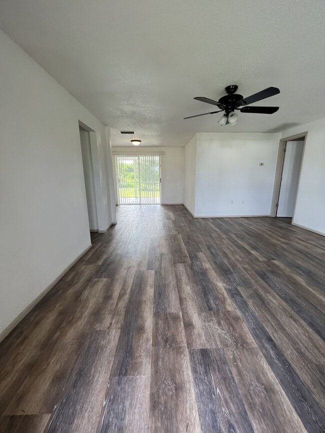Photo - ** Single Family Home - Port Charlotte - 2 Bed / 2 Bath Plus Den/Bonus Room - Annual Rental - $1,...