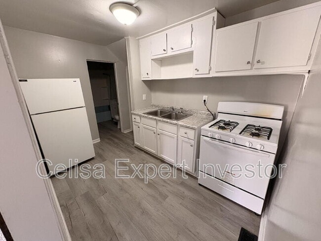 Photo - 918 Pape Ave
