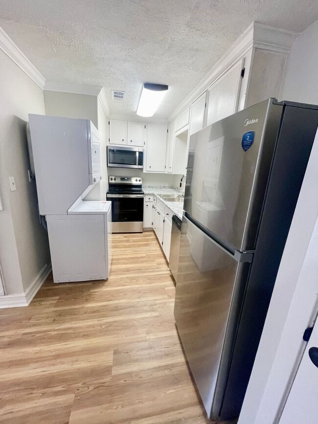 Photo - 1 Bedroom/1 Bath Duplex Unit Available for Rent in Brandon!