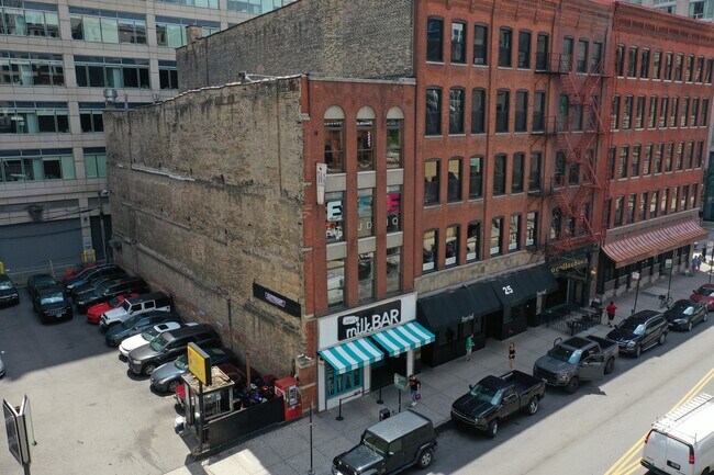 Photo - 23 W Hubbard St Unidad 3A